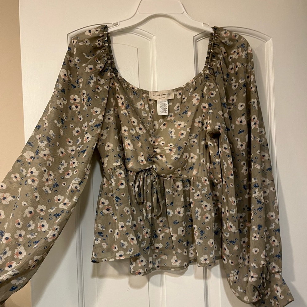 Saints and Hearts Grey Ditsy Floral Top Medium NWOT